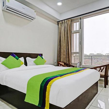 Treebo Kamron Regency Sector 80 Hotell Mohali Eksteriør bilde