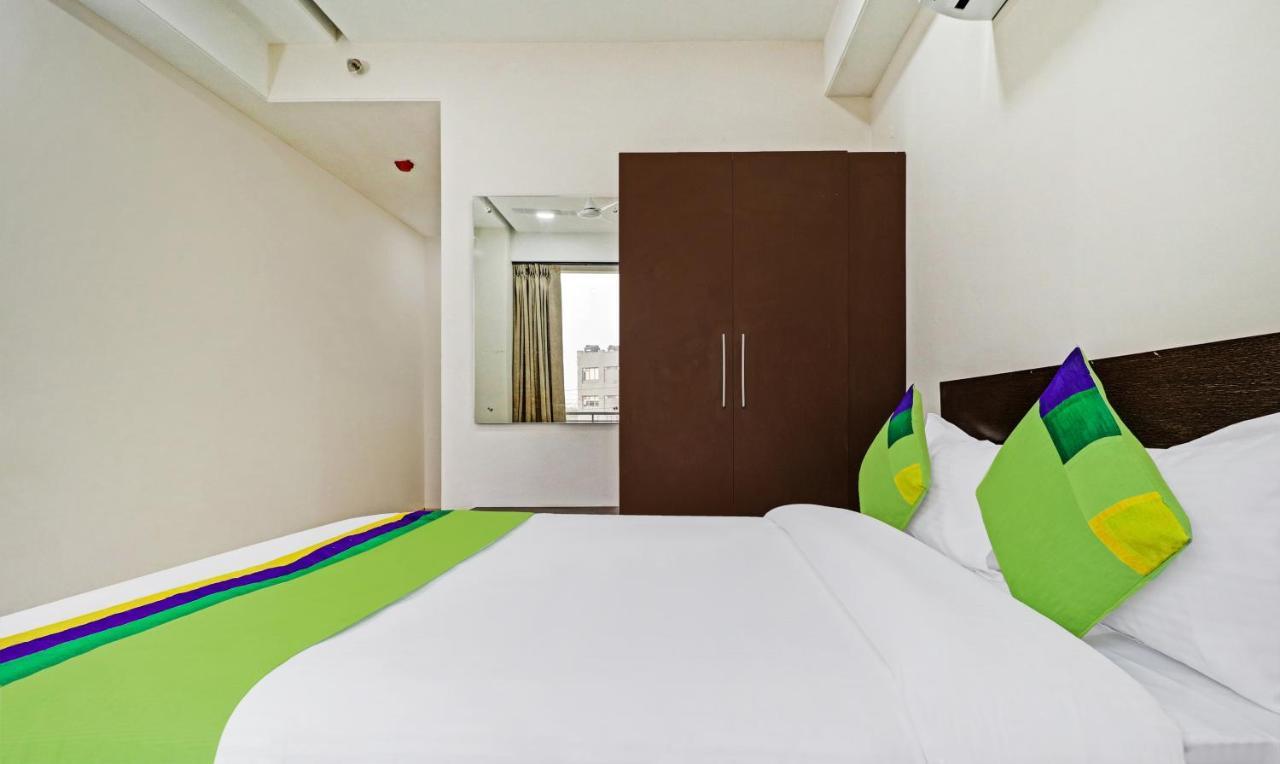 Treebo Kamron Regency Sector 80 Hotell Mohali Eksteriør bilde
