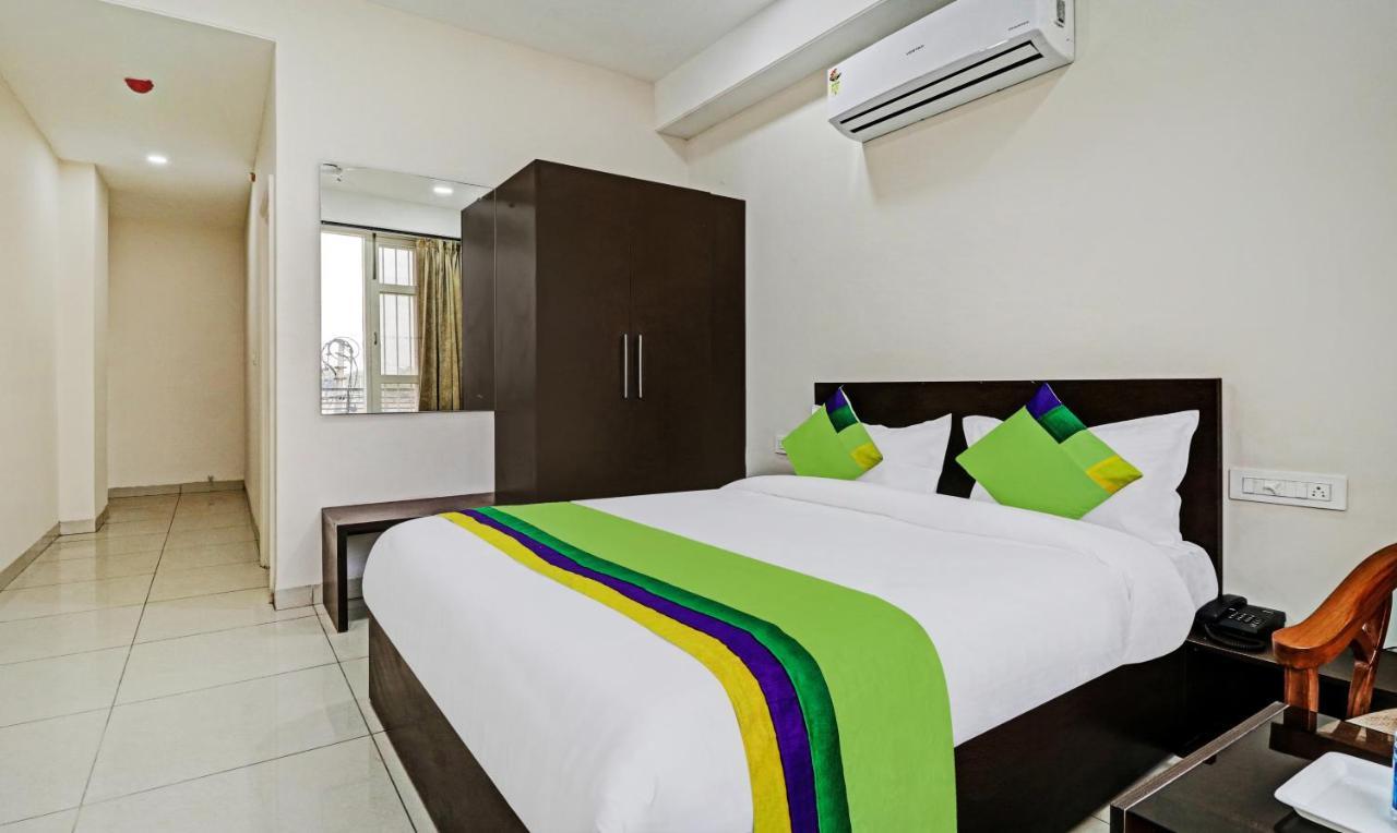 Treebo Kamron Regency Sector 80 Hotell Mohali Eksteriør bilde