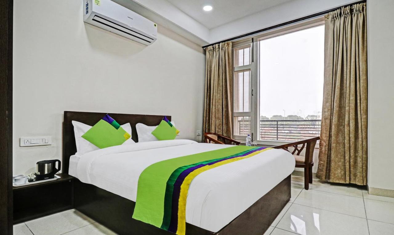 Treebo Kamron Regency Sector 80 Hotell Mohali Eksteriør bilde