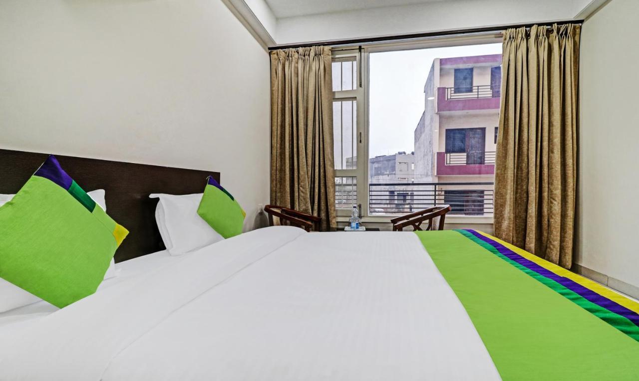 Treebo Kamron Regency Sector 80 Hotell Mohali Eksteriør bilde