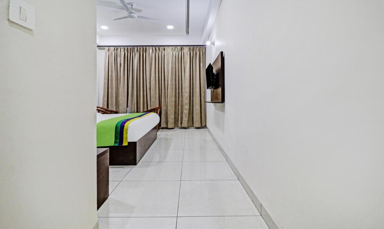 Treebo Kamron Regency Sector 80 Hotell Mohali Eksteriør bilde