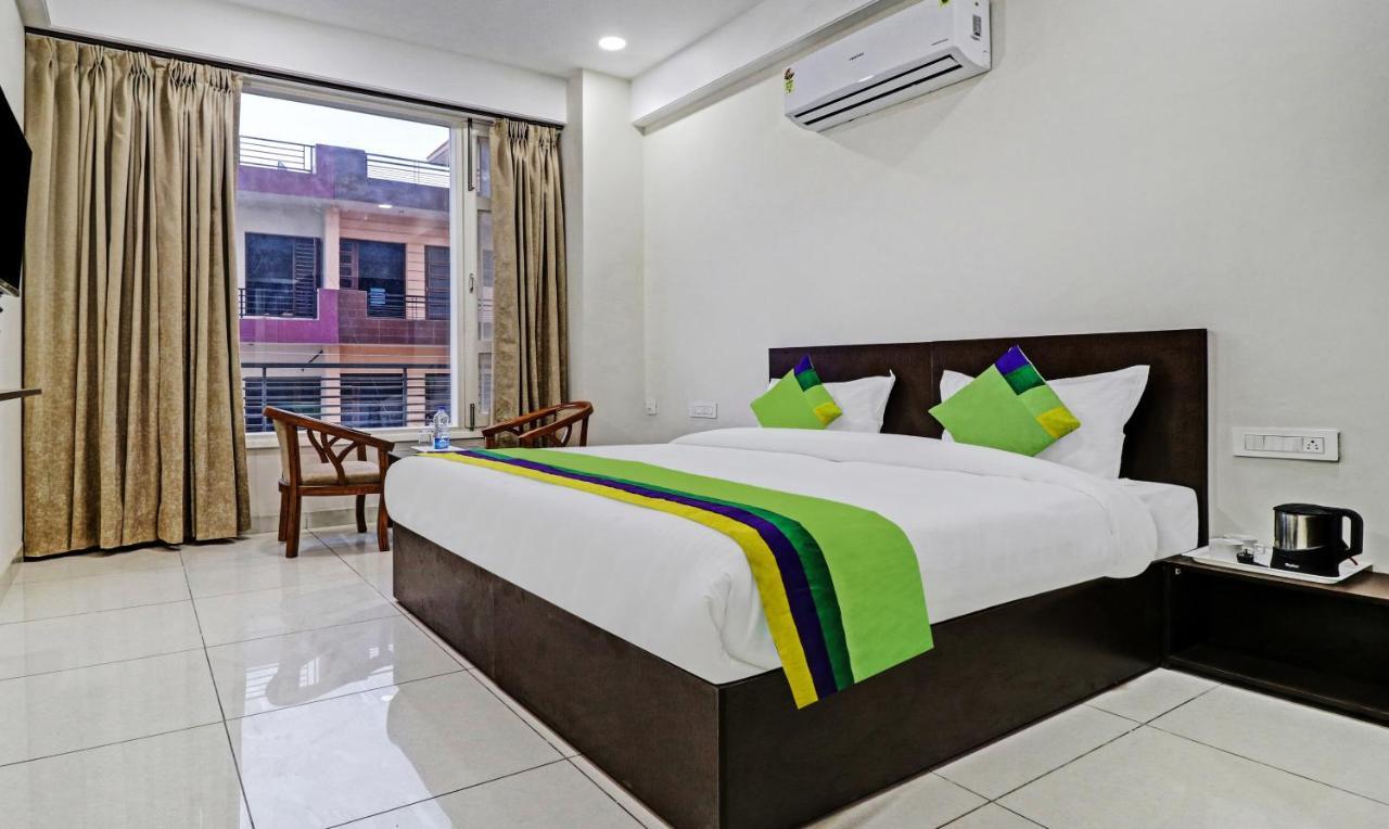 Treebo Kamron Regency Sector 80 Hotell Mohali Eksteriør bilde